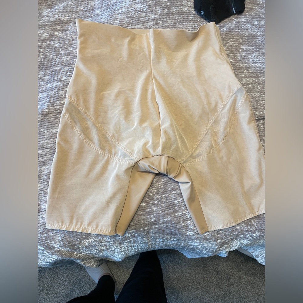 Honey love shapewear size large. Worn once
